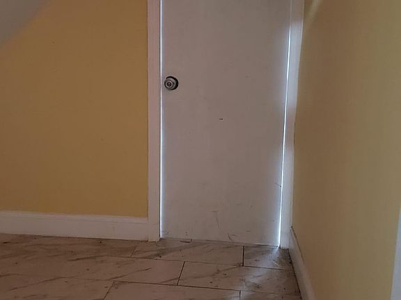 5th image of 74 Chestnut St