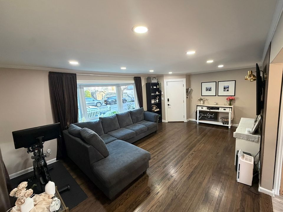1st image of 77 Bennett Ave #1