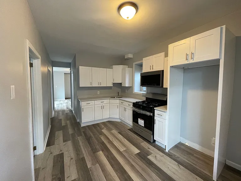 421 Central Ave — Photo 11