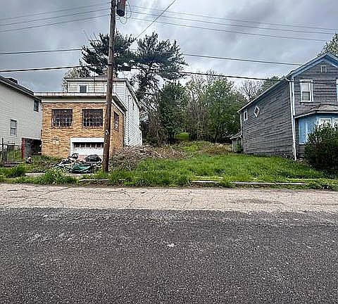 2nd image of 1005 Ambrose Ave