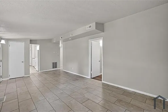 2280 Roosevelt Pl — Photo 5