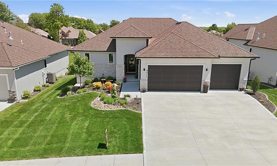 1st image of 4217 NE Overbrook Dr