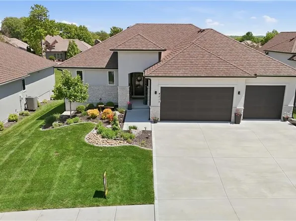 4217 NE Overbrook Dr, Lees Summit, MO 64064