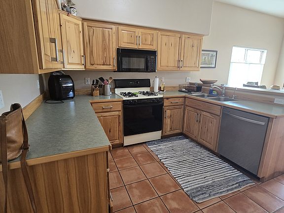 4th image of 1486 N Remington Pl