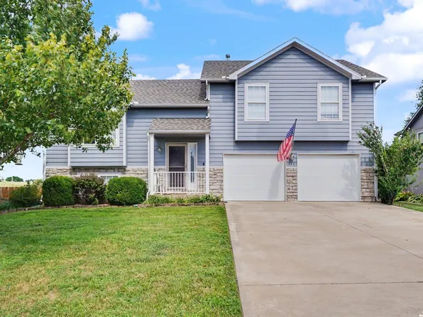 953 N Hickory Dr, Tonganoxie, KS 66086