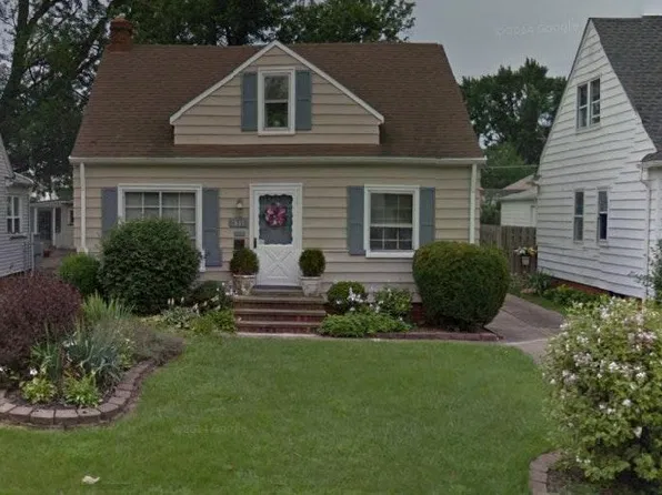 5811 Allanwood Rd, Parma, OH 44129