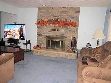 3rd image of 221 Deer Dr