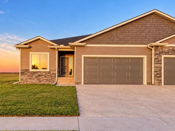 3193 Adele Dr, Columbus, NE 68601