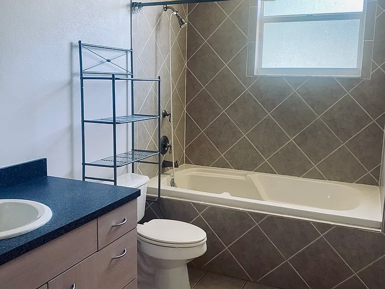 2290 Emperor Dr — Photo 20