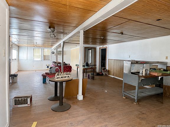 3rd image of 3110 COMMERCE ST