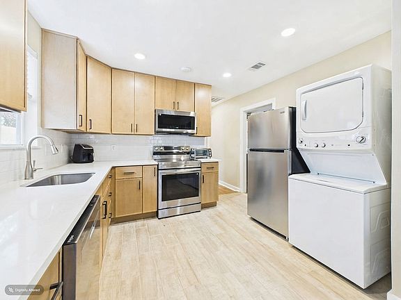 5th image of 713 Harris Ave