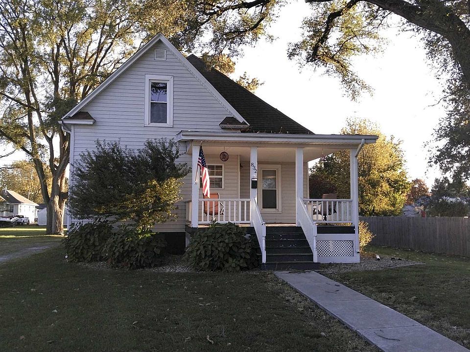 1st image of 832 E 3rd St