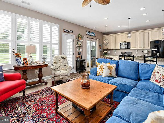 4th image of 16985 Bellevue Ct