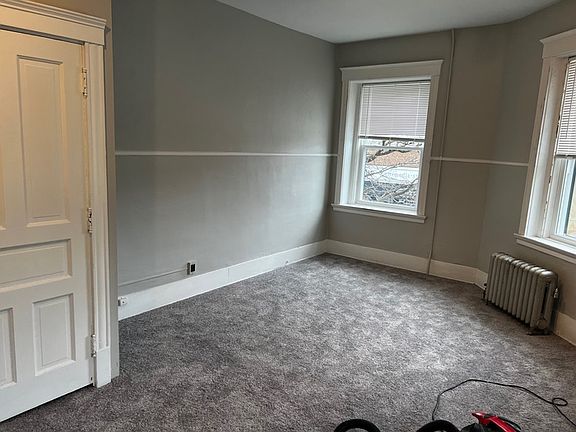 3rd image of 4088 Erie St #8