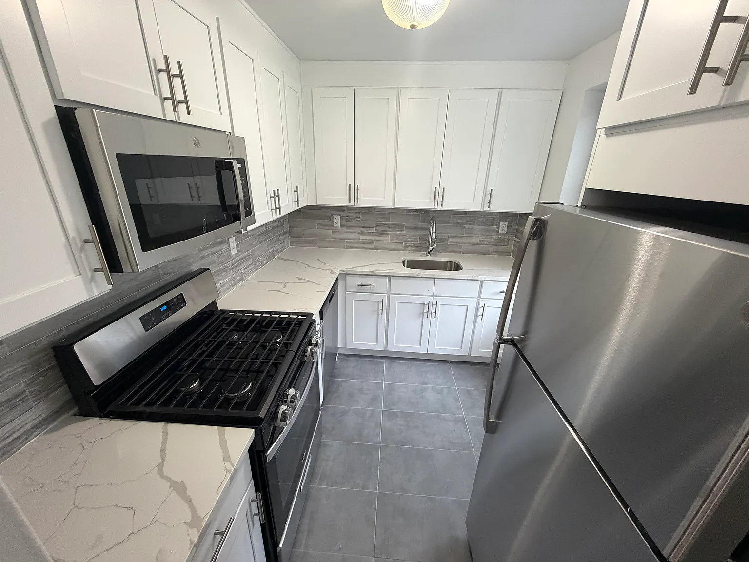 194th St, Fresh Meadows — Photo 3