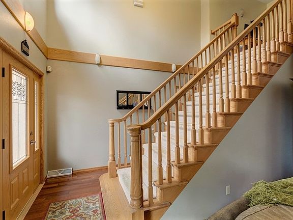 2nd image of 119 S Emerald Dr