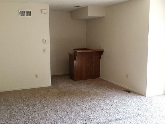 4th image of 10038 W 86th St