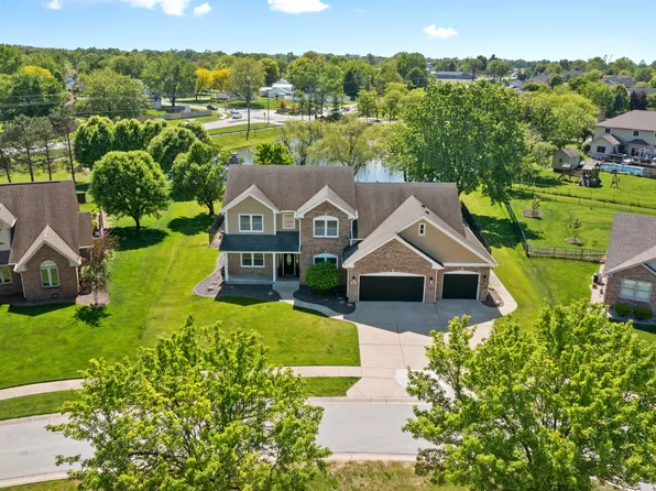 28 Hudson Bay Ln, Greenwood, IN 46142