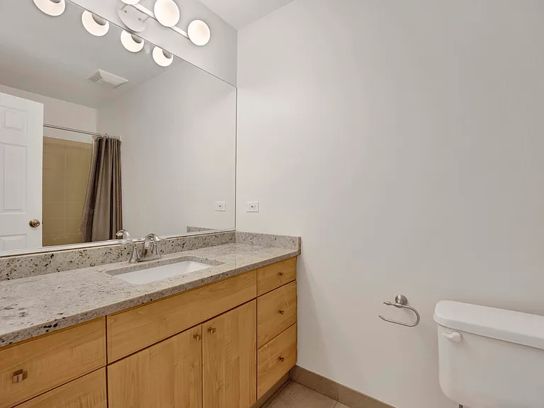 525 W Superior St #322 — Photo 16