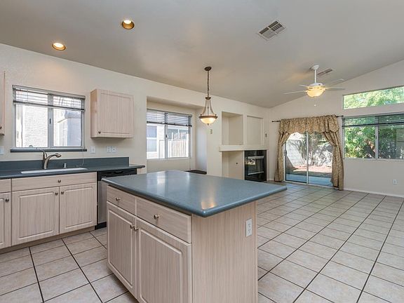 5th image of 972 Rainbow Cliff Ct