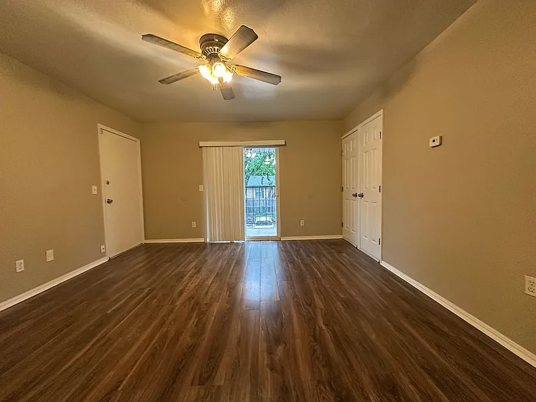 6032 Nw Expy #D — Photo 6