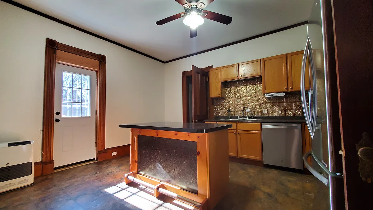 Building Photo - 56 Park St #13