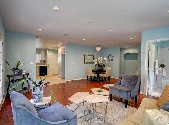 3rd image of 137 1/2 Bonita St