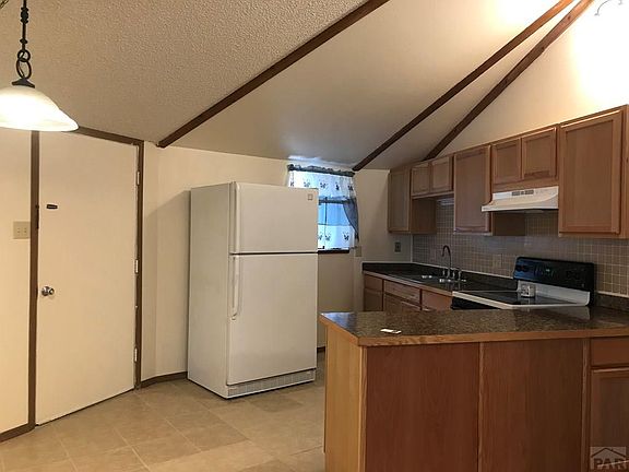 3rd image of 308 Leslie St