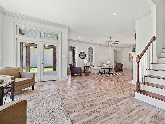 5th image of 26 Briar Hollow Dr