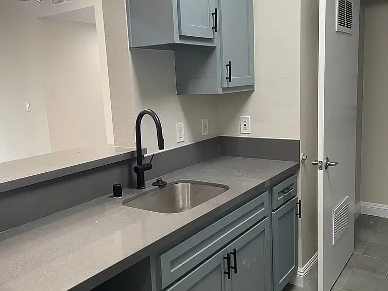 Hawthorne Regency Apartments — Photo 4