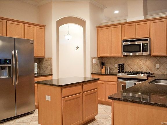 3rd image of 500 Linnhurst Dr