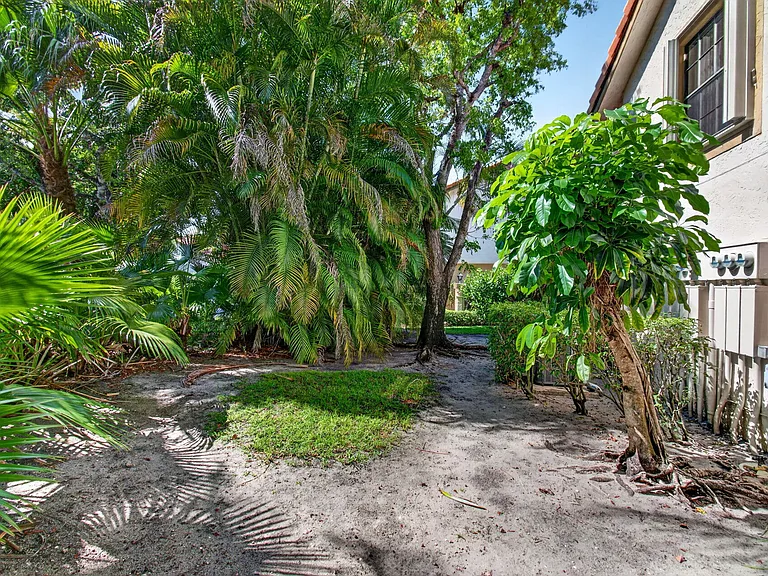 7865 La Mirada Dr — Photo 57