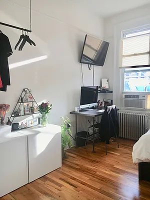 Rented by Grand & Co. | media 42