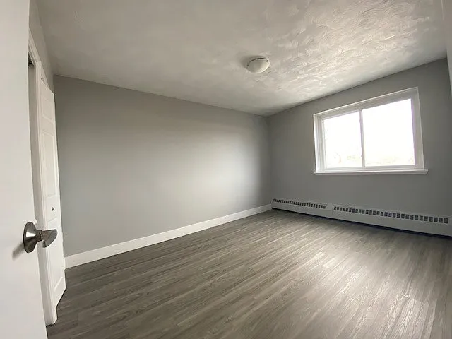 290 Nelson St — Photo 21