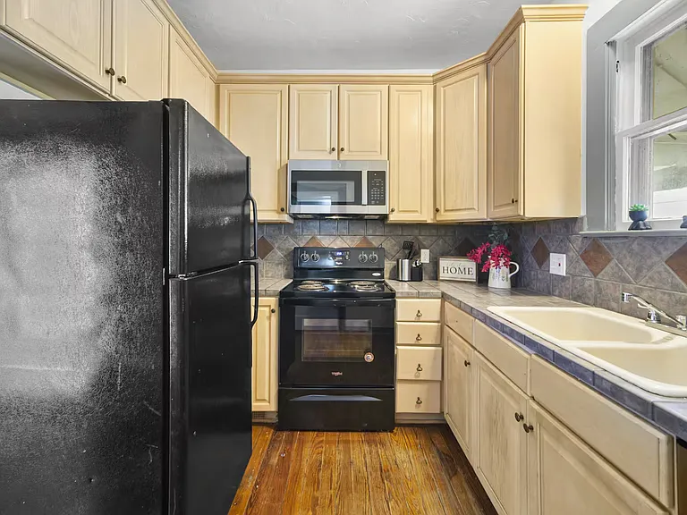 1131 McKinley Ave — Photo 22