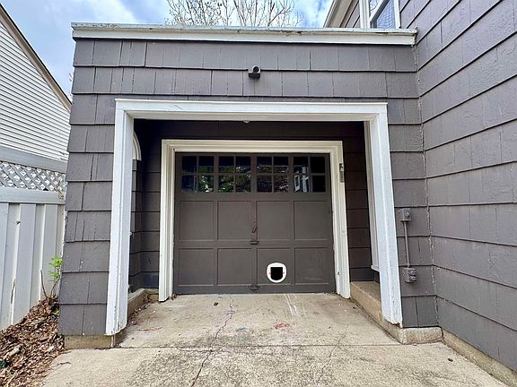 4th image of 906 Pine St