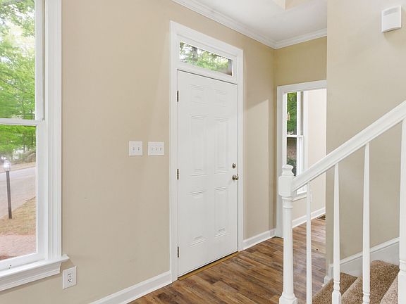 5th image of 102 Markham Dr