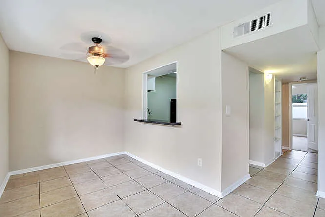 Chateau Apartments — Photo 47