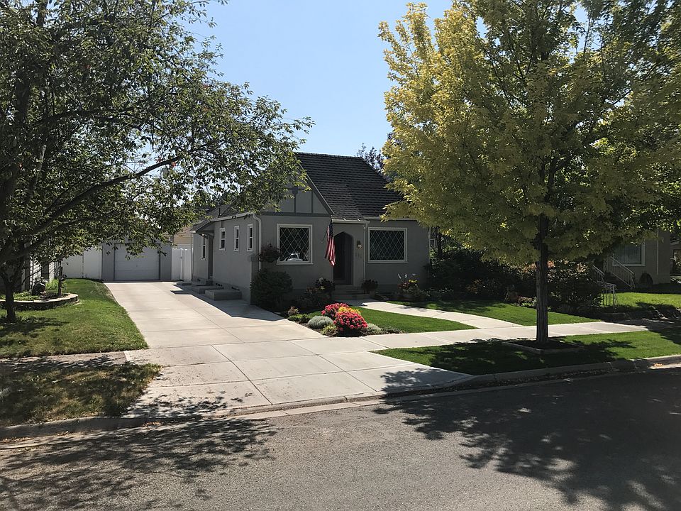 1st image of 310 E 13th St