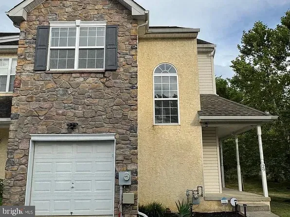 29 Prince Dr, Eagleville, PA 19403