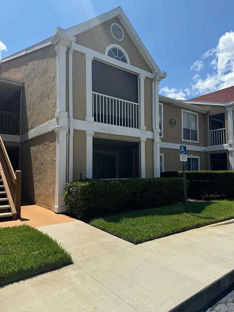 1/1 condo in New Tampa gated community on ground floor unit — Photo 1