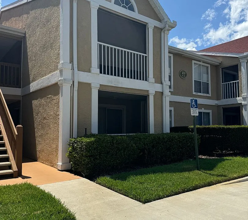 9481 Highland Oak Dr #303