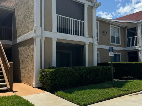 9481 Highland Oak Dr, Tampa, FL