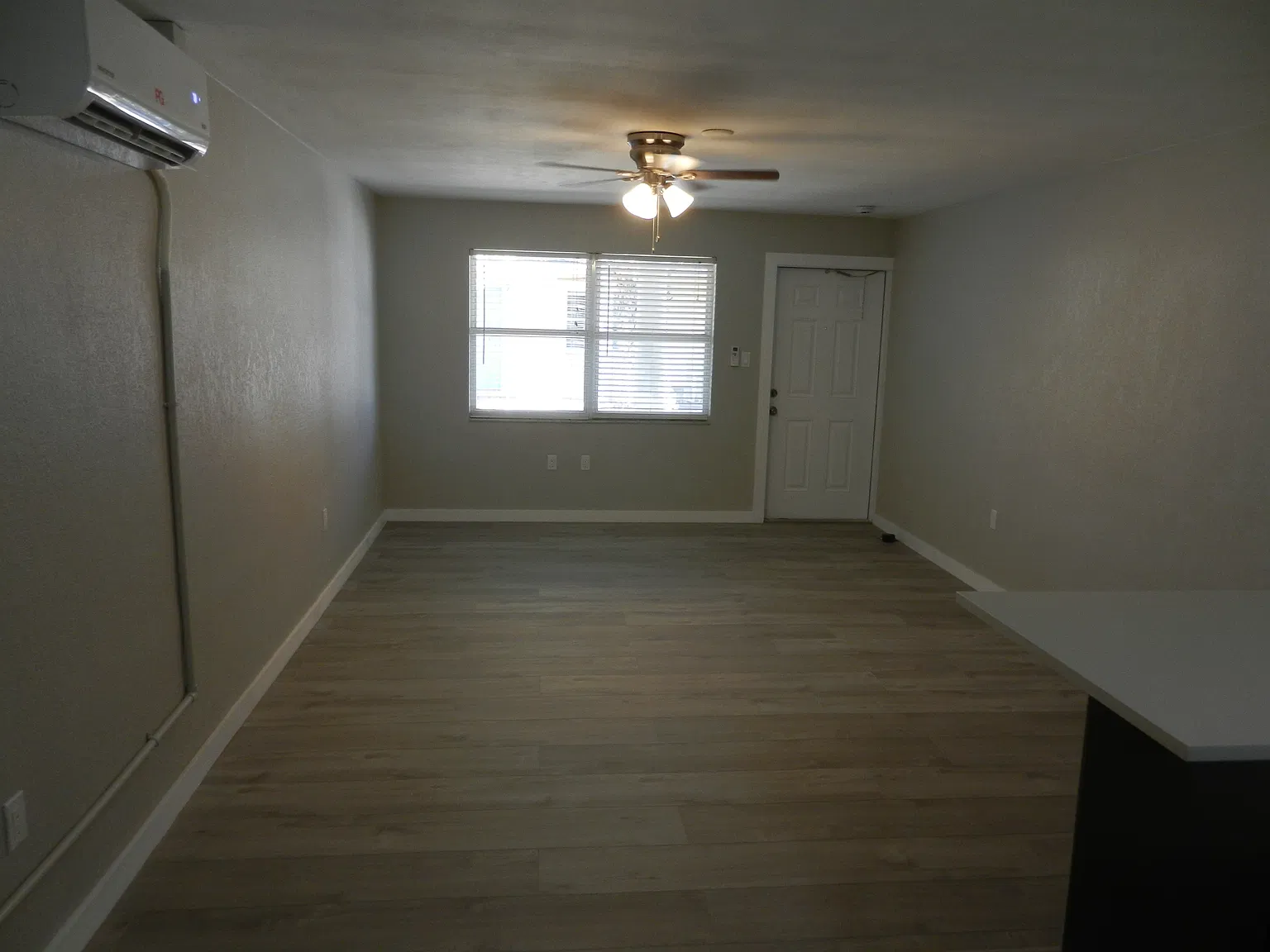 Studio, 400 sqft, $1,200 — Photo 4