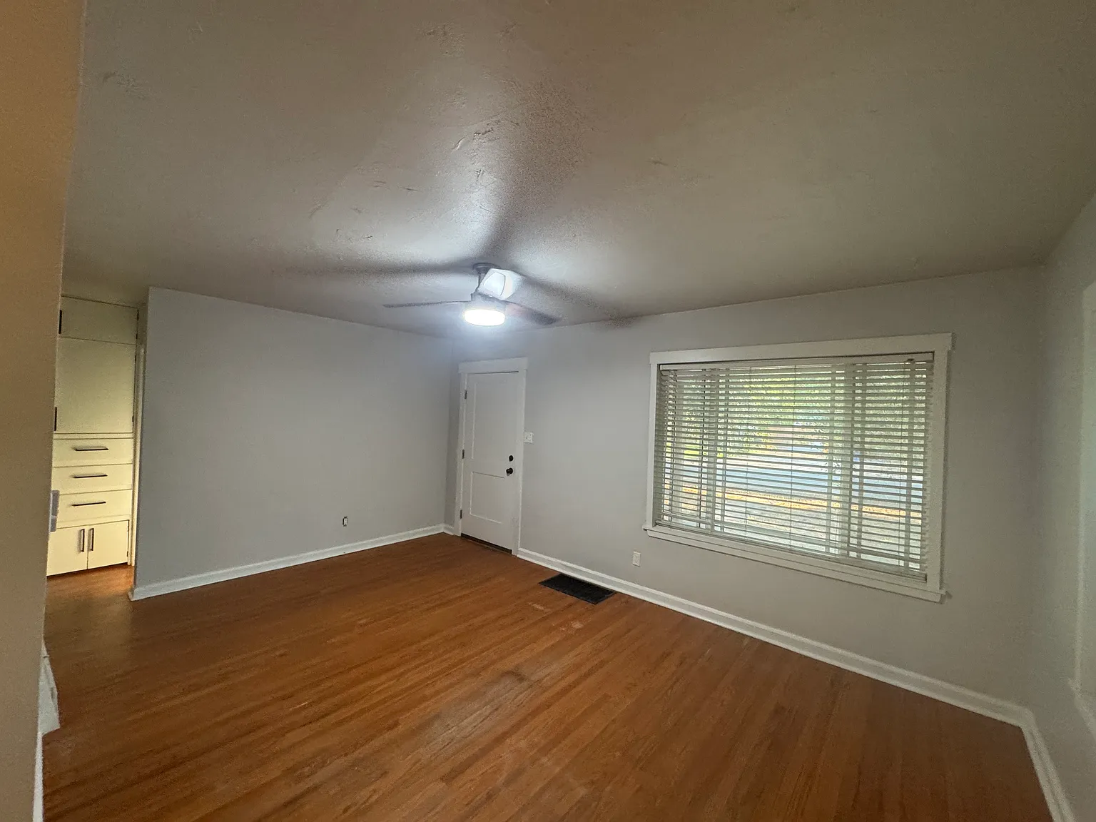 2 bed, 775 sqft, $1,900 — Photo 2
