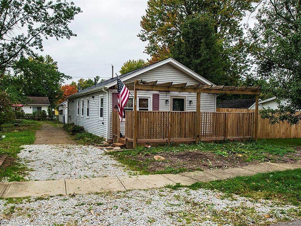 1st image of 752 Roberts St