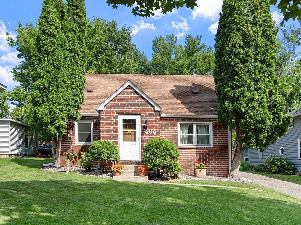 1st image of 404 4th Ave NW