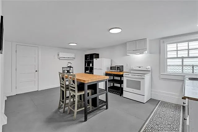 1539 Dante St #B — Photo 4