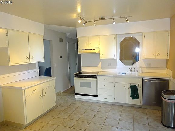 2nd image of 3020 NE Meadow Ln