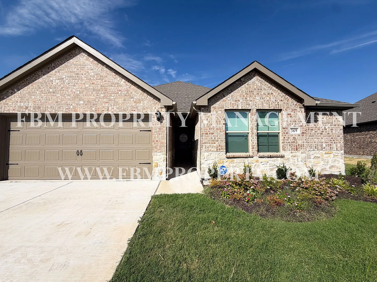 369 Thoroughbred St - Beautiful 3 Bedroom, 2 Bathroom Brick Home Located in Waxahachie's Saddlebr... — Photo 2